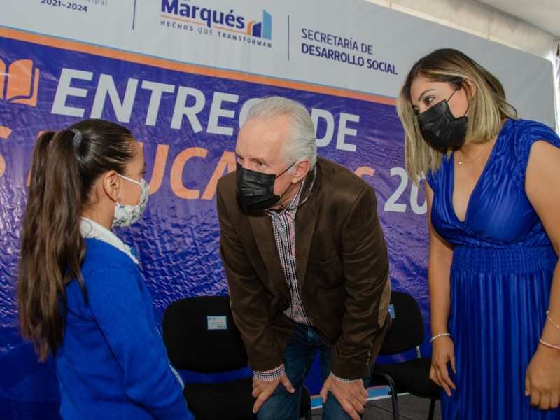 Enrique Vega encabeza el inicio del programa Becas Educativas 2022