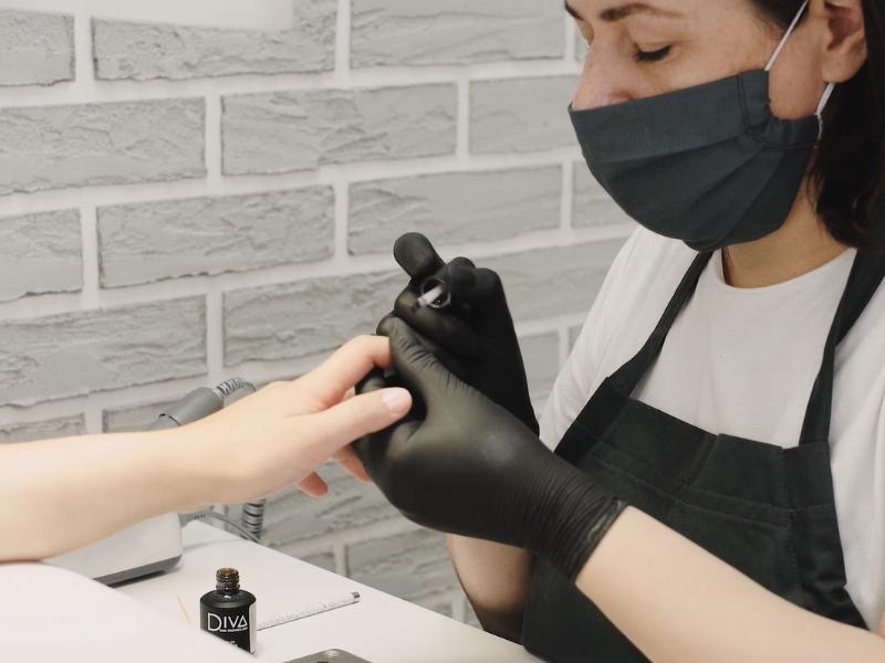 Enseñarán técnicas de aplicación y diseño de uñas en Jacona