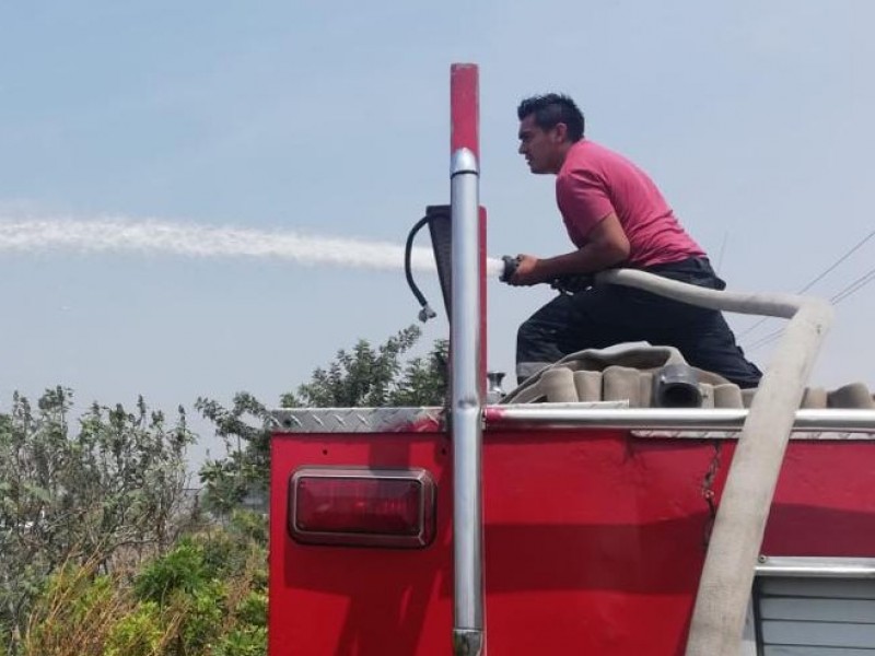 Entra tienda de conveniencia al rescate de Bomberos