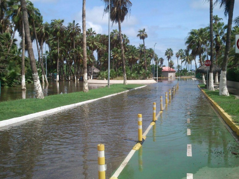 Entrada hacia el estero totalmente inundada