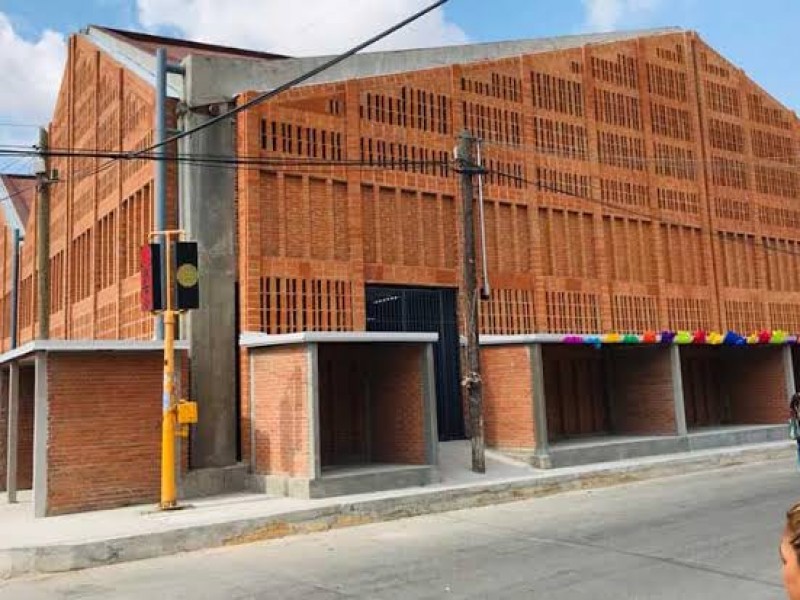 Entre 50% y 70% de locatarios opera mercado de Juchitán