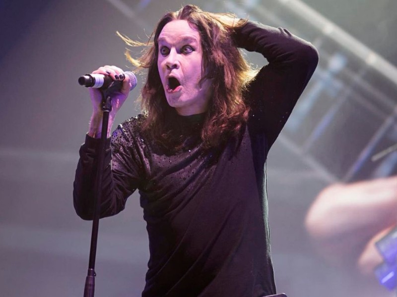 Entre aplausos y polémica, Congreso homenajea a Ozzy Osbourne en sesión oficial