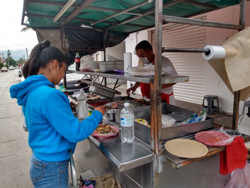 Entre bajas ventas y cambios de giros comerciales, sobreviven comerciantes