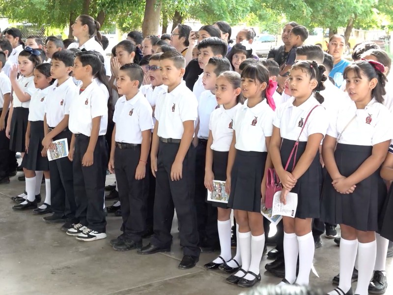Entre calor y desmayos, inicia formalmente el ciclo escolar 2025-2026