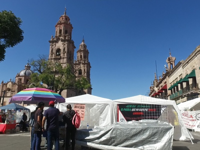 Entre casas de campaña turisas llegan a Morelia