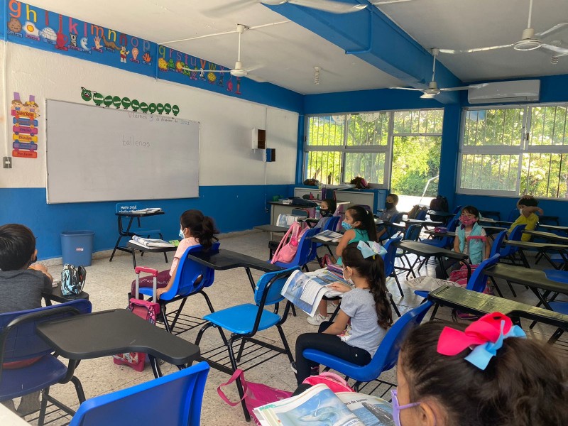 Entre deficiencias y miedos, más estudiantes retornan a clases presenciales