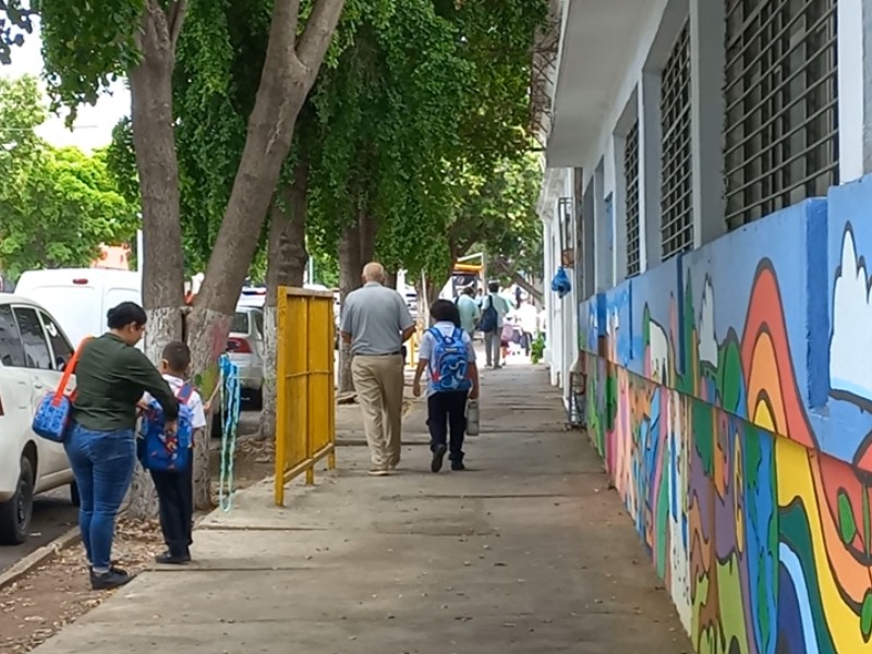 Entre desafíos por inseguridad este jueves concluyen las clases en Sinaloa