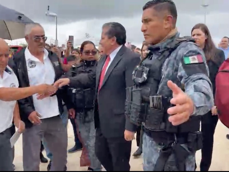 Entre estrictas medidas de seguridad, David Monreal rinde su cuarto Informe