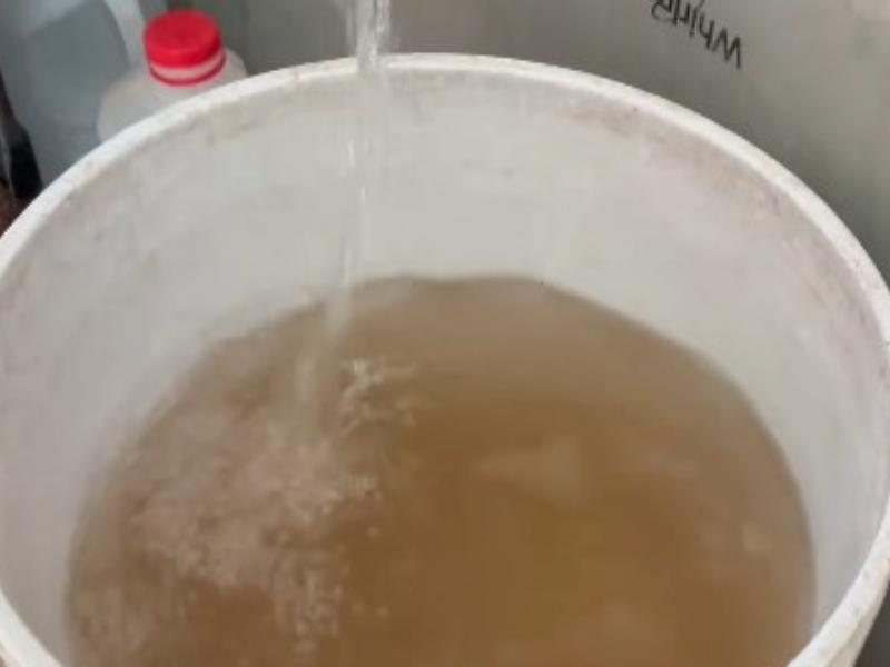 Entre instituciones se echan la pelotita por agua amarilla en Durango