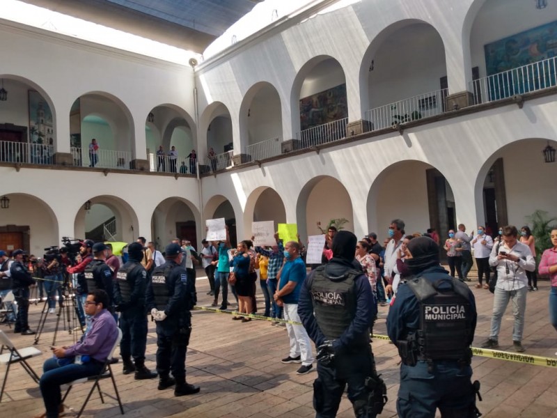 Entre manifestaciones Cabildo aprueba la designación de síndicos municipales