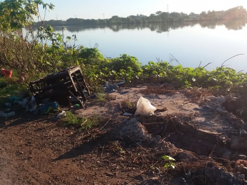 Entre moscos y basura se mantiene La Ferrusquilla