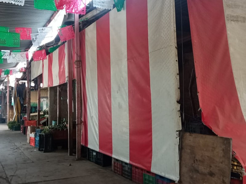 Entre tráfico y basura: lo que viven vecinos de los mercados