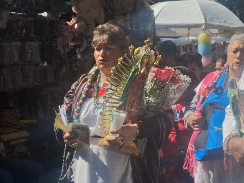 Entre tropiezos y filas kilométricas, morelianos cumplen mandas a la Virgen