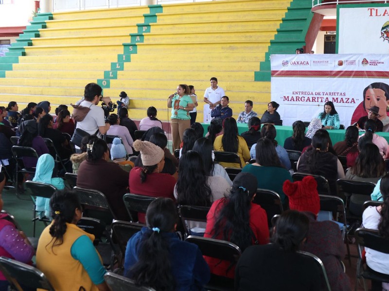 Entrega 254 Tarjetas Margarita Maza, apoyos económicos a mujeres en Sierra Juárez