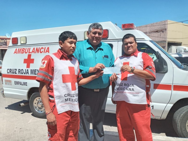 Entrega Alcalde apoyo a Cruz Roja