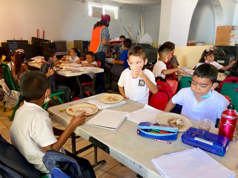 Entrega Alcalde desayunos escolares