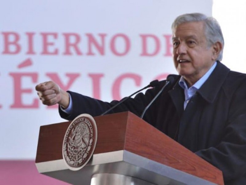 Entrega AMLO tarjetas de programas sociales en Puebla