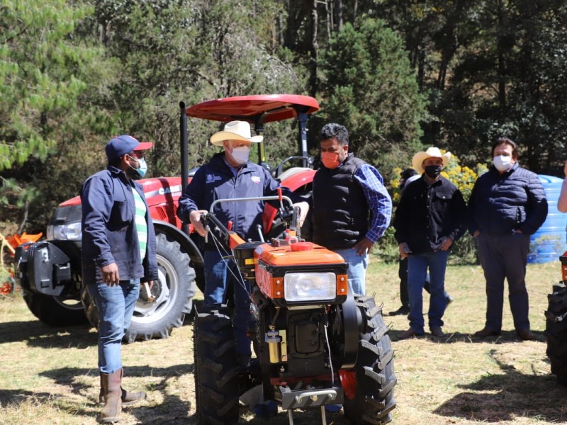 Entrega Apoyos en San Joaquín para la Productividad Sustentable