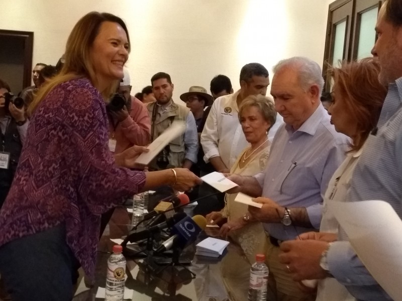 Entrega apoyos UGRS