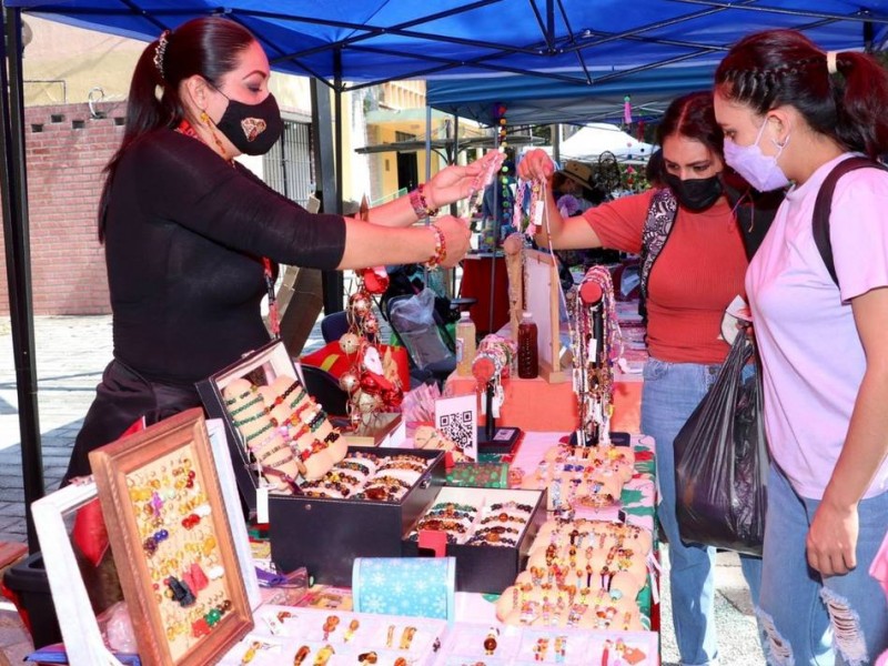 Entrega ayuntamiento apoyo a mujeres productoras