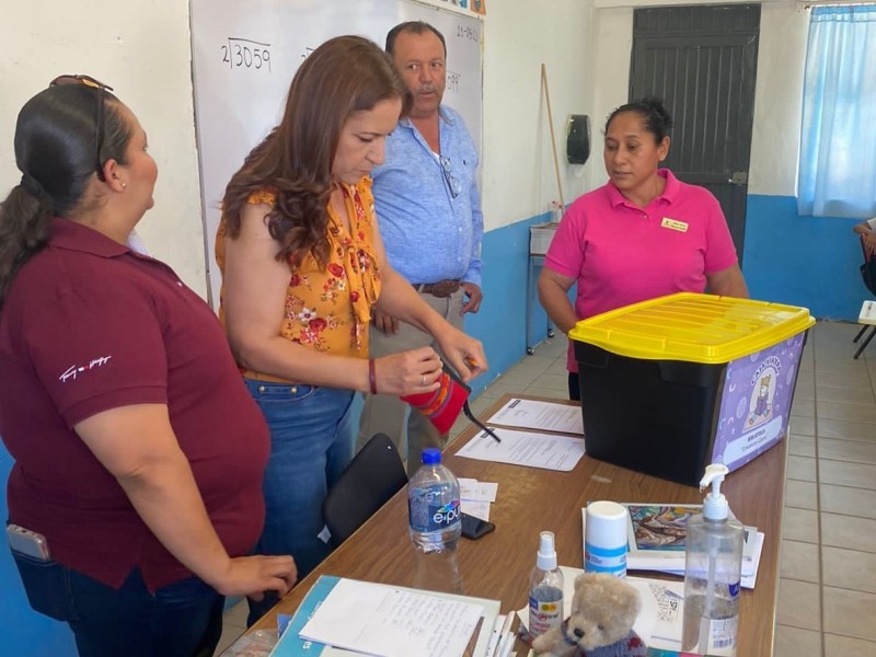 Entrega Biblioteca “Caja viajera