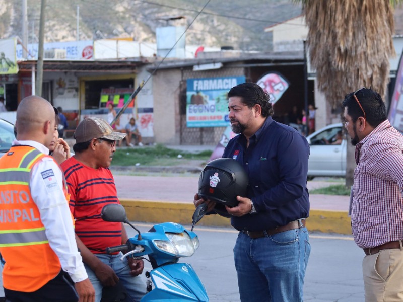 Premian con cascos a motociclistas responsables en Torreón