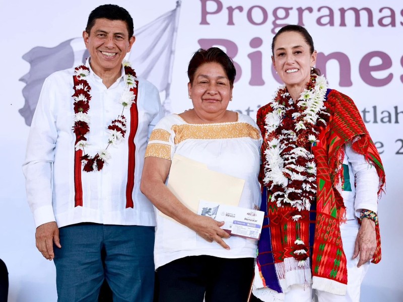 Entrega Claudia Sheinbaum 50 mil tarjetas 