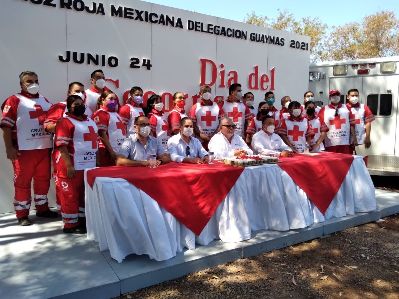 Entrega Cruiz Roja reconocimiento a socorristas en su día