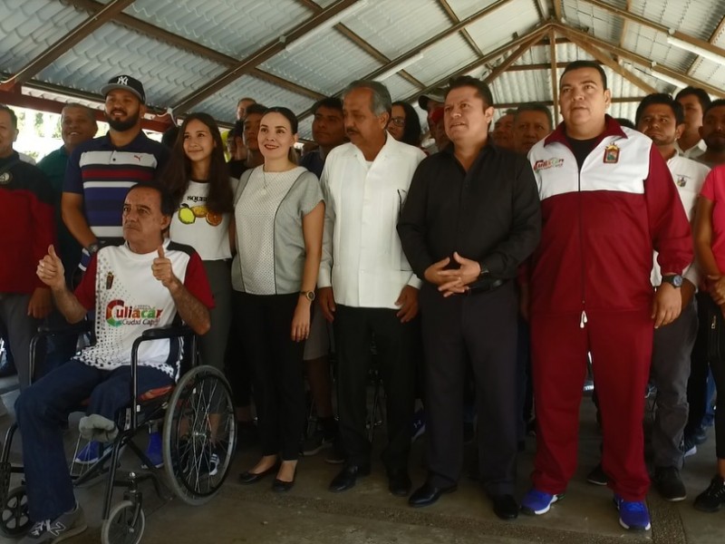 Entrega Culiacán 275 becas a deportistas