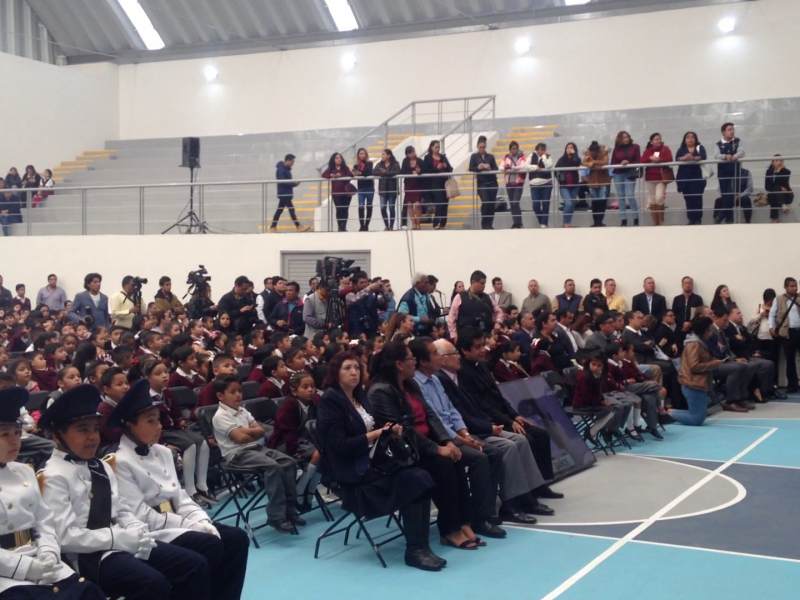 Entrega de auditorio para primaria Julian Adame