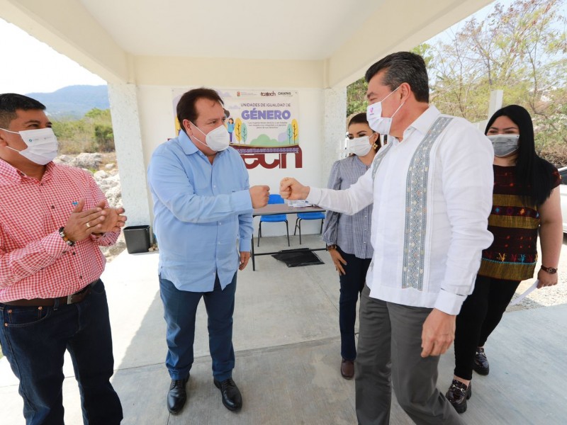 Entrega de constancias a productores en la Frailesca