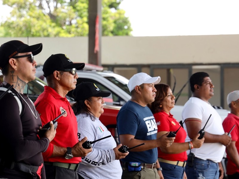 Entrega de equipos de comunicación y refuerzan atención en emergencias, Salina Cruz
