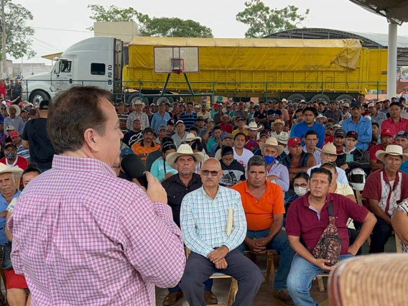 Entrega de fertilizante en Domingo Chanona