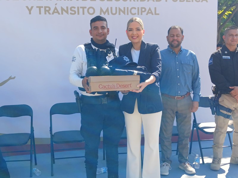 Entrega de Uniformes y Patrullas a la Policía Municipal de Mazatlán