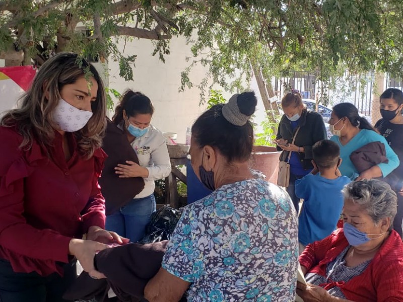 Entrega DIF apoyo a familias de la colonia 23 de Marzo