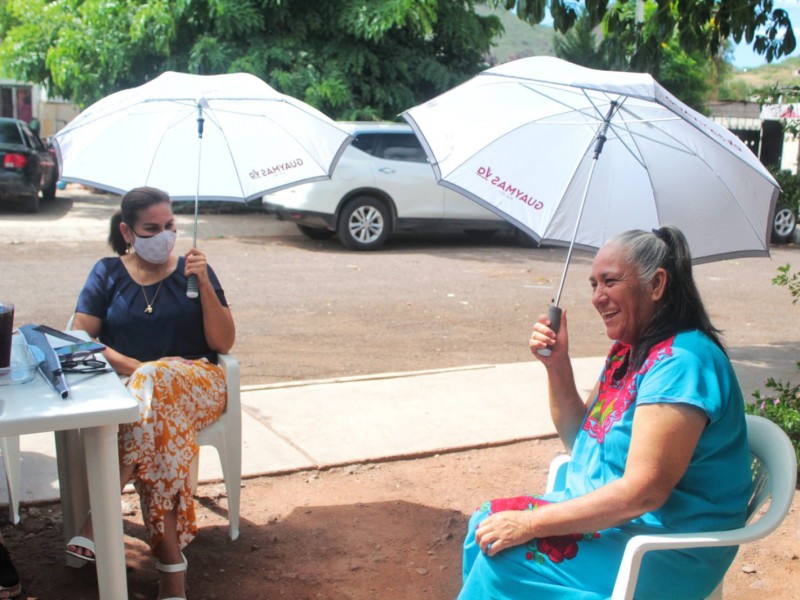 Entrega DIF apoyo para una mujer emprendedora de la colonia Bicentenario