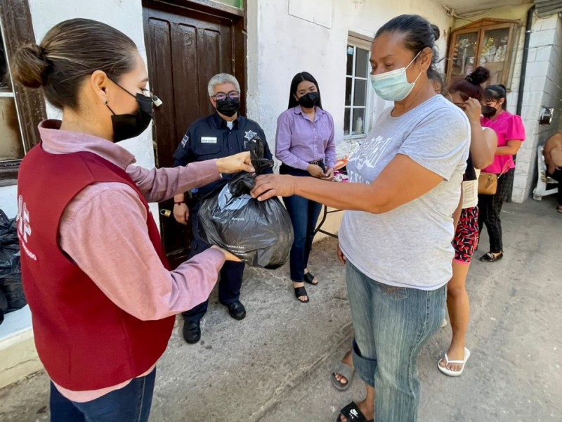 Entrega DIF Municipal apoyos a migrantes