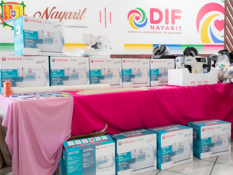 Entrega DIF Nayarit equipo a Casas de la Mujer