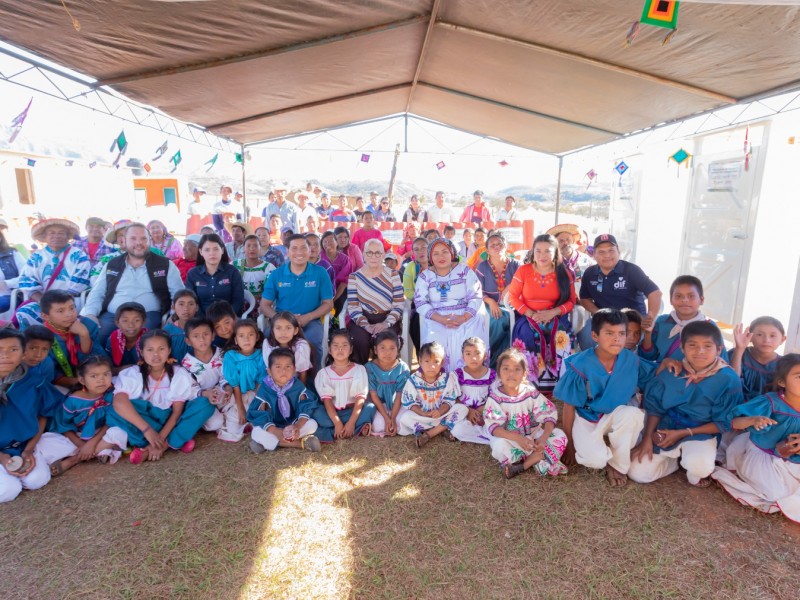 Entrega DIF Nayarit material de construcción en La Yesca