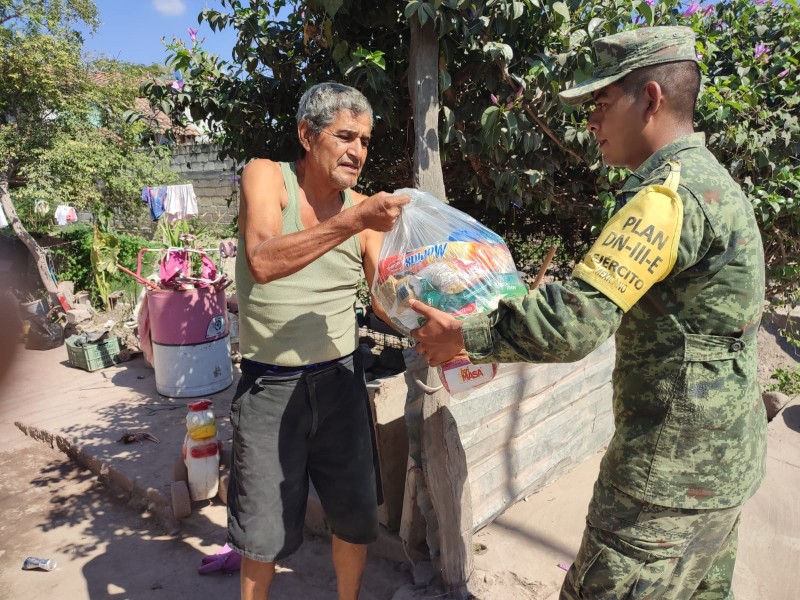 Entrega Ejército 1500 despensas en Tuxpan