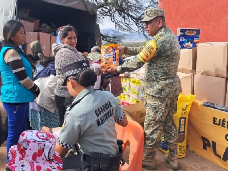 Entrega Ejército Mexicano 600 despensas en Colón y Tolimán