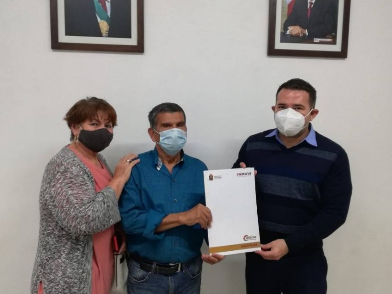 Entrega escrituras Gobierno Municipal a familias culiacanenses