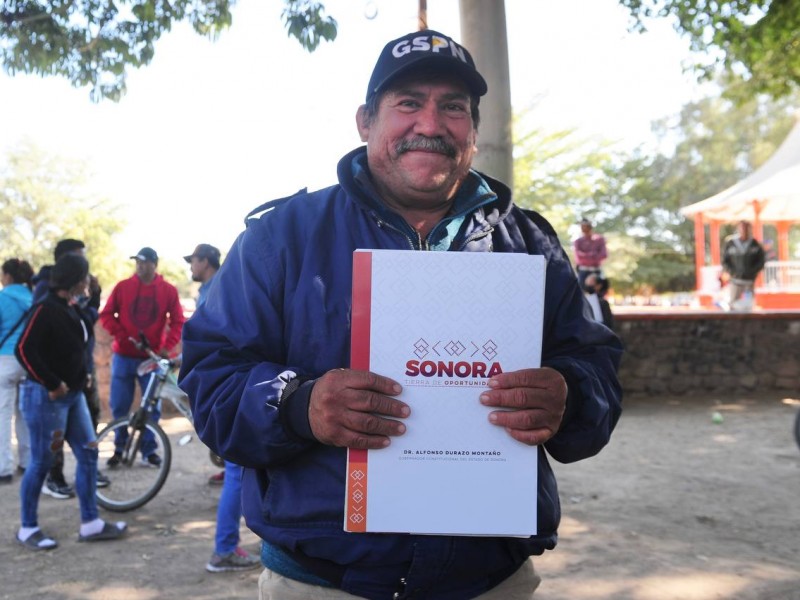 Entrega gobernador Alfonso Durazo 590 escrituras