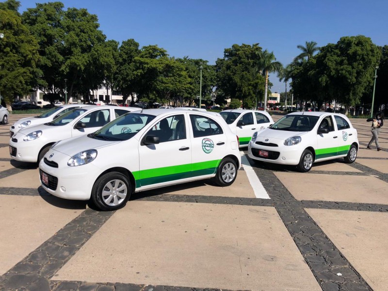 Entrega Gobierno 100 taxis a transportistas de Sinaloa