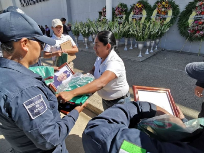 Entregan indemnización a familiares de policías asesinados