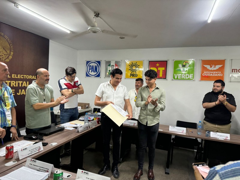 Entrega INE constancias a diputaciones federales