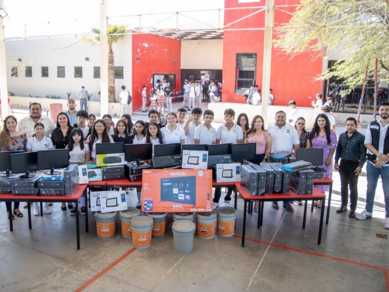 Entrega Instituto Sonorense de la Juventud 33 computadoras donadas a plantel de Cecyte