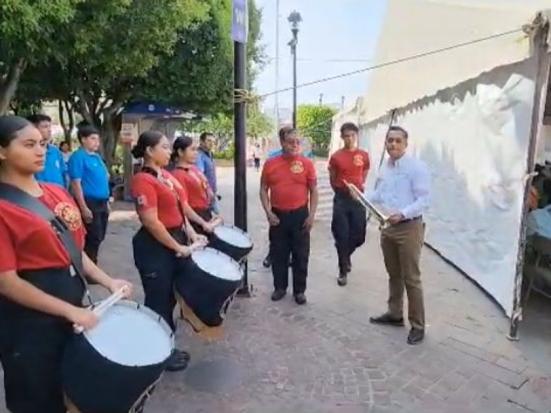 Entrega Municipio 15 cornetas a la Banda de Guerra