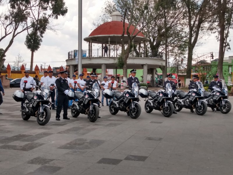 Entrega presidente de Zinacantepec diez motopatrullas