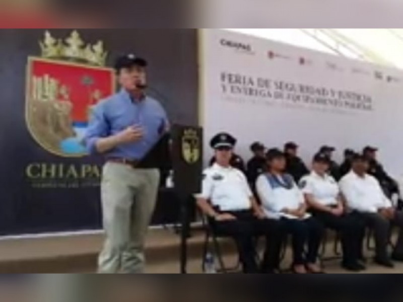 Entrega REC equipamiento a policías